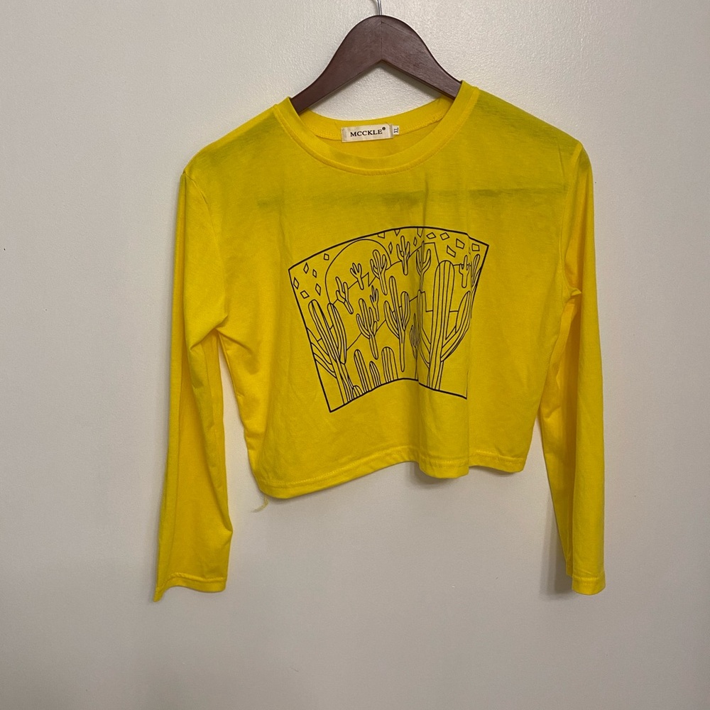 Long Sleeve Cropped Shirt with Cactus Graphic